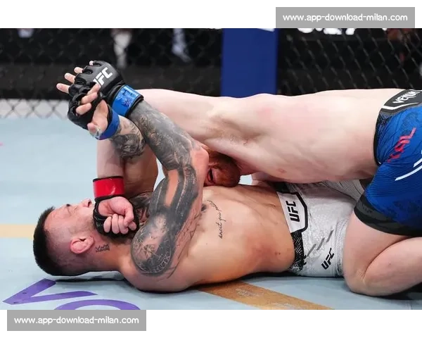 第三回合飞膝绝杀！马利克技术判定终结布伦戴奇